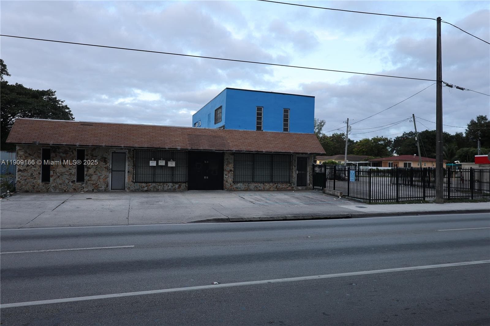 4634 NW 27th Ave, Miami FL 33142 — 23