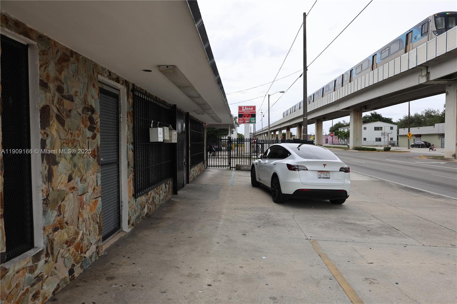 4634 NW 27th Ave, Miami FL 33142 — 17
