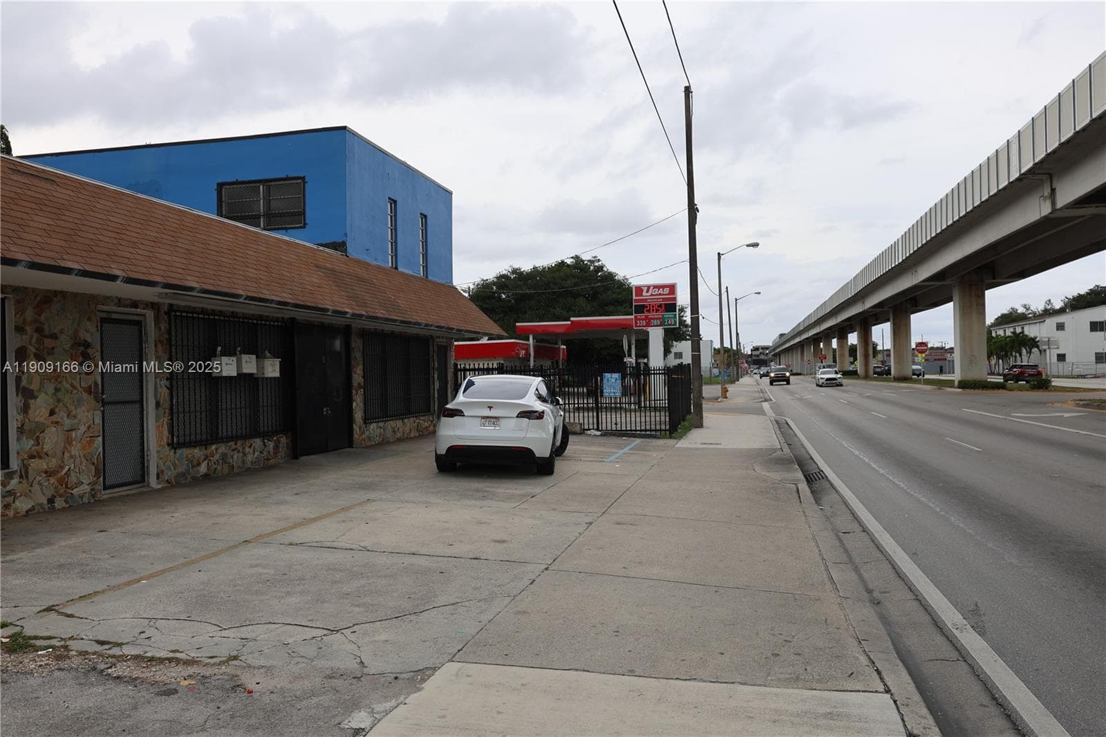 4634 NW 27th Ave, Miami FL 33142 — 16
