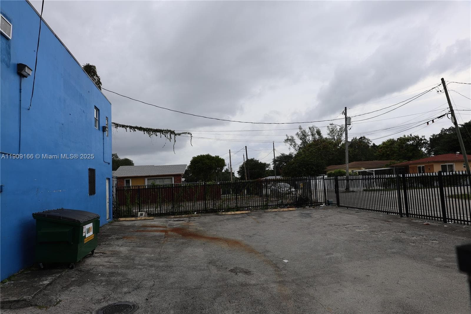 4634 NW 27th Ave, Miami FL 33142 — 24