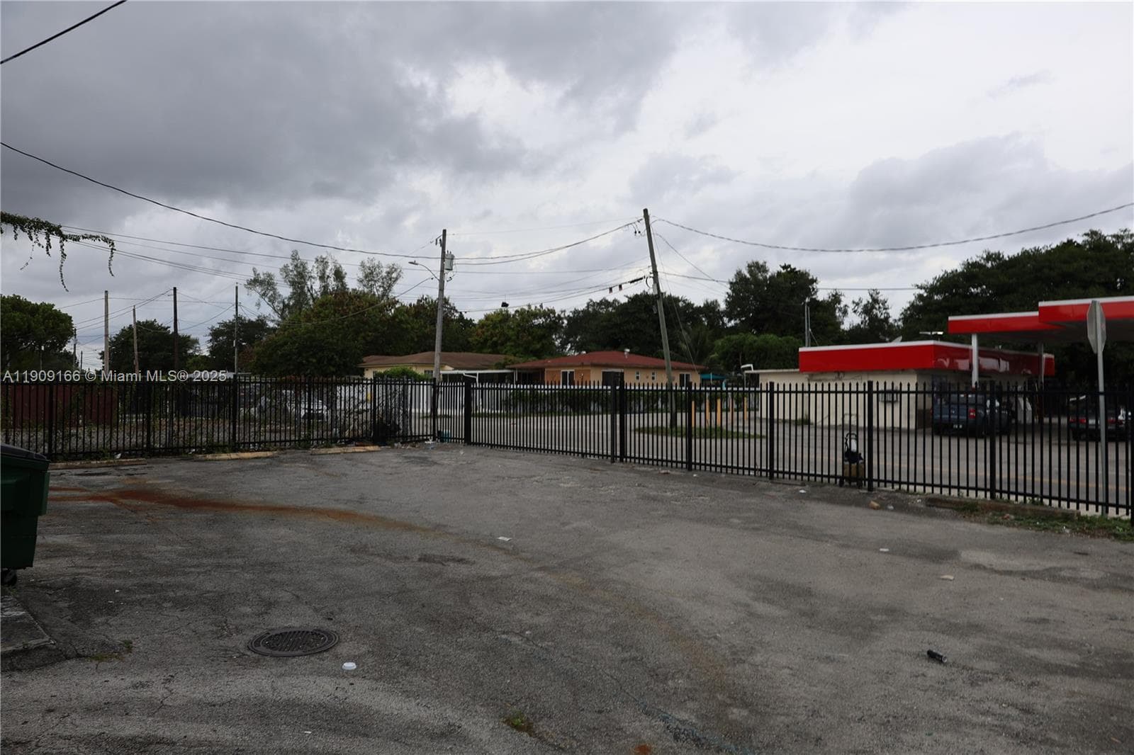 4634 NW 27th Ave, Miami FL 33142 — 25