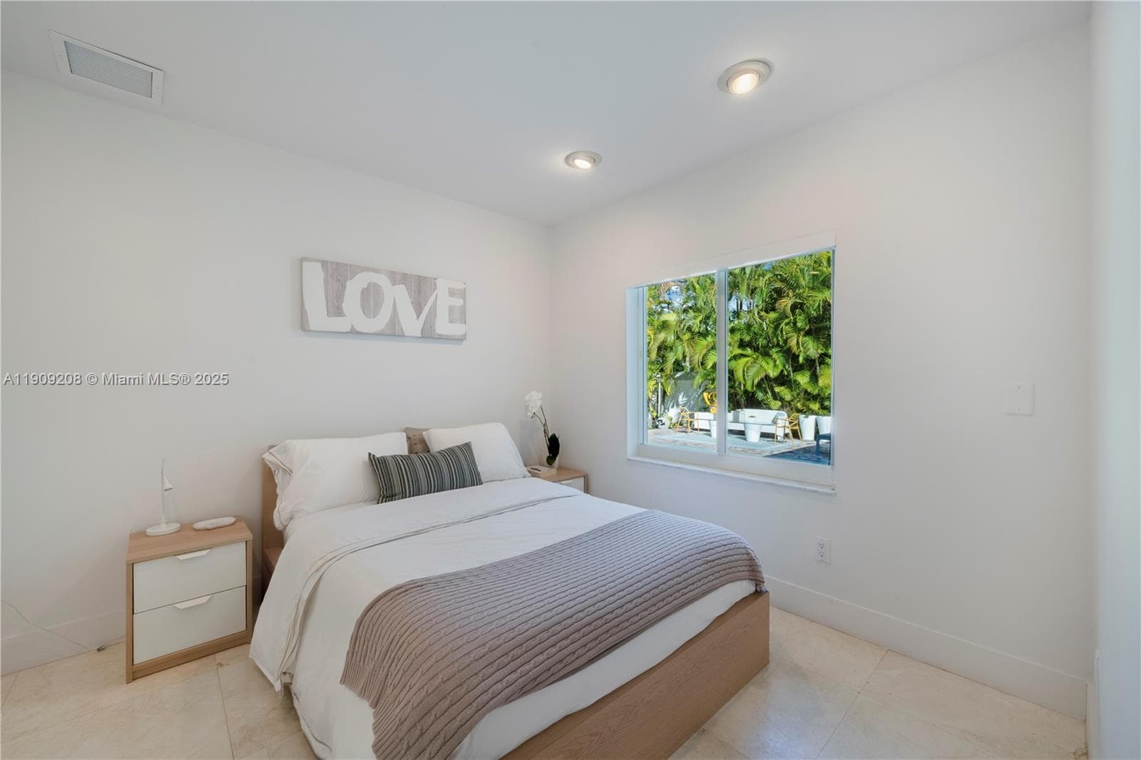1616 S Bayshore Dr, Miami FL 33133 — 23