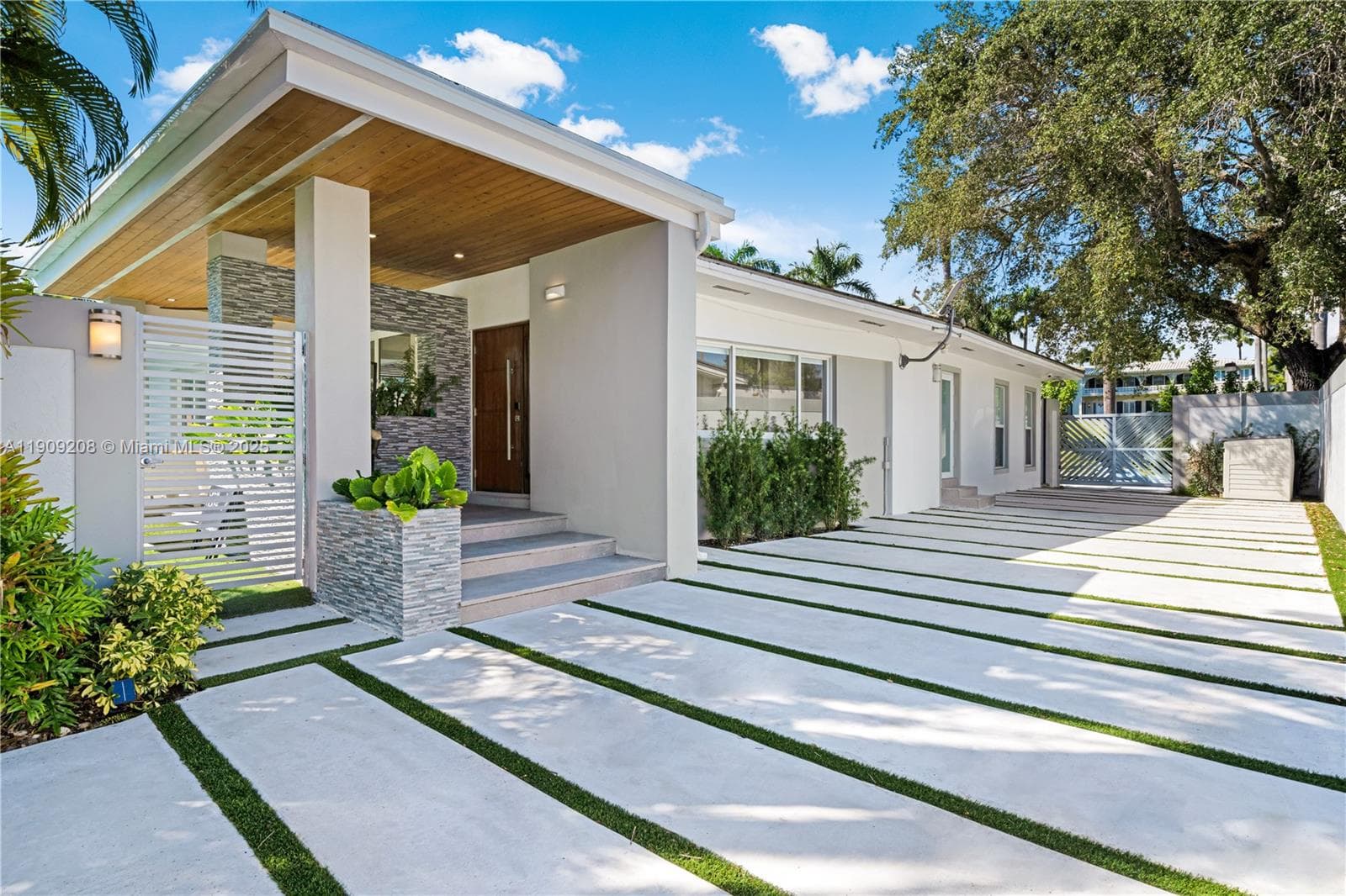 1616 S Bayshore Dr, Miami FL 33133 — 2