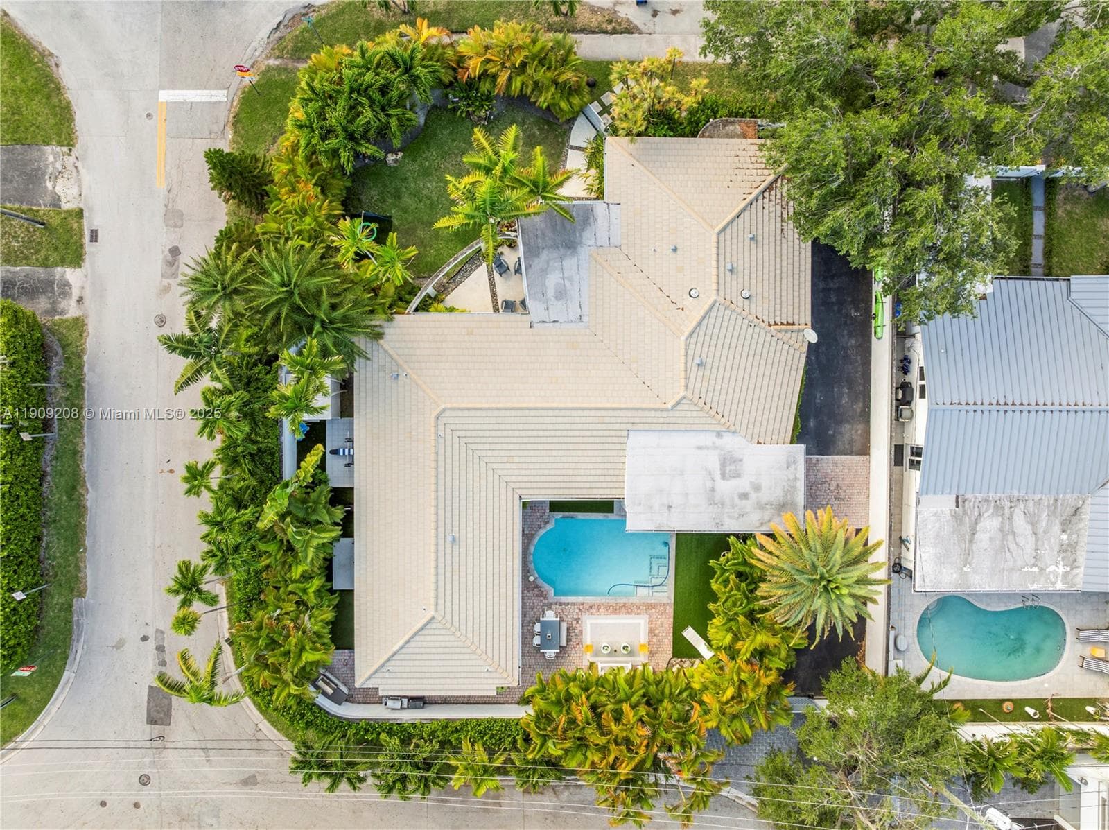 1616 S Bayshore Dr, Miami FL 33133 — 46