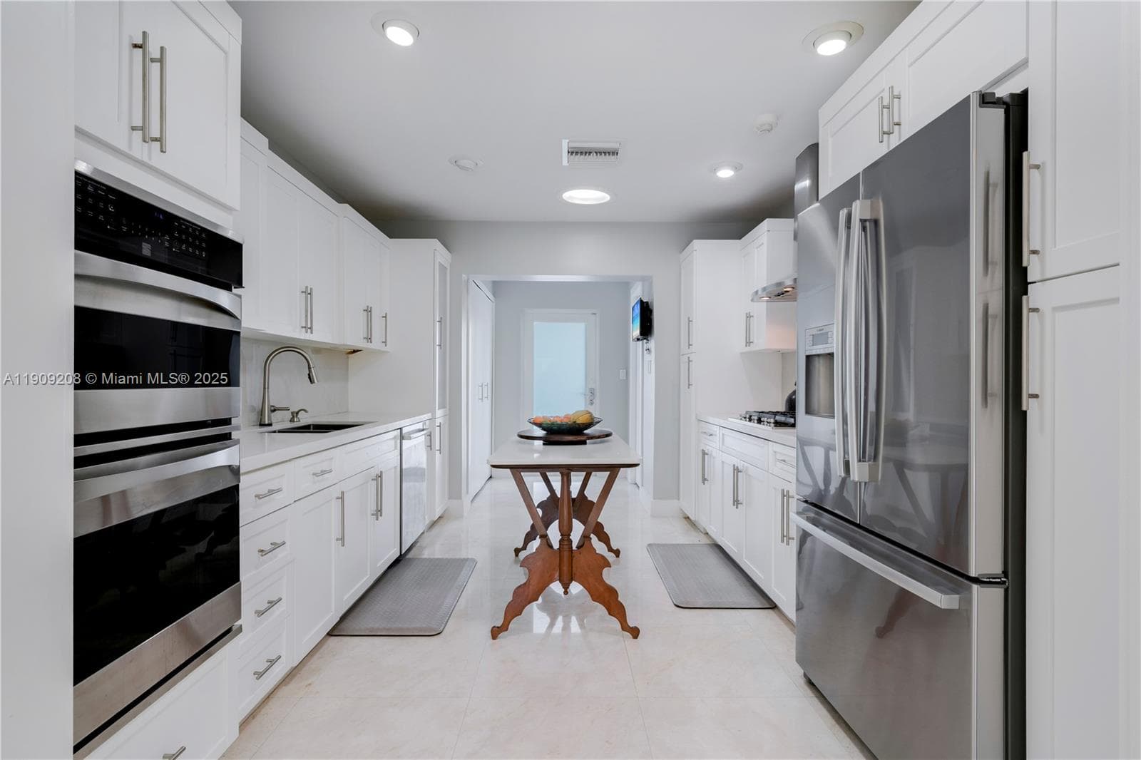 1616 S Bayshore Dr, Miami FL 33133 — 16