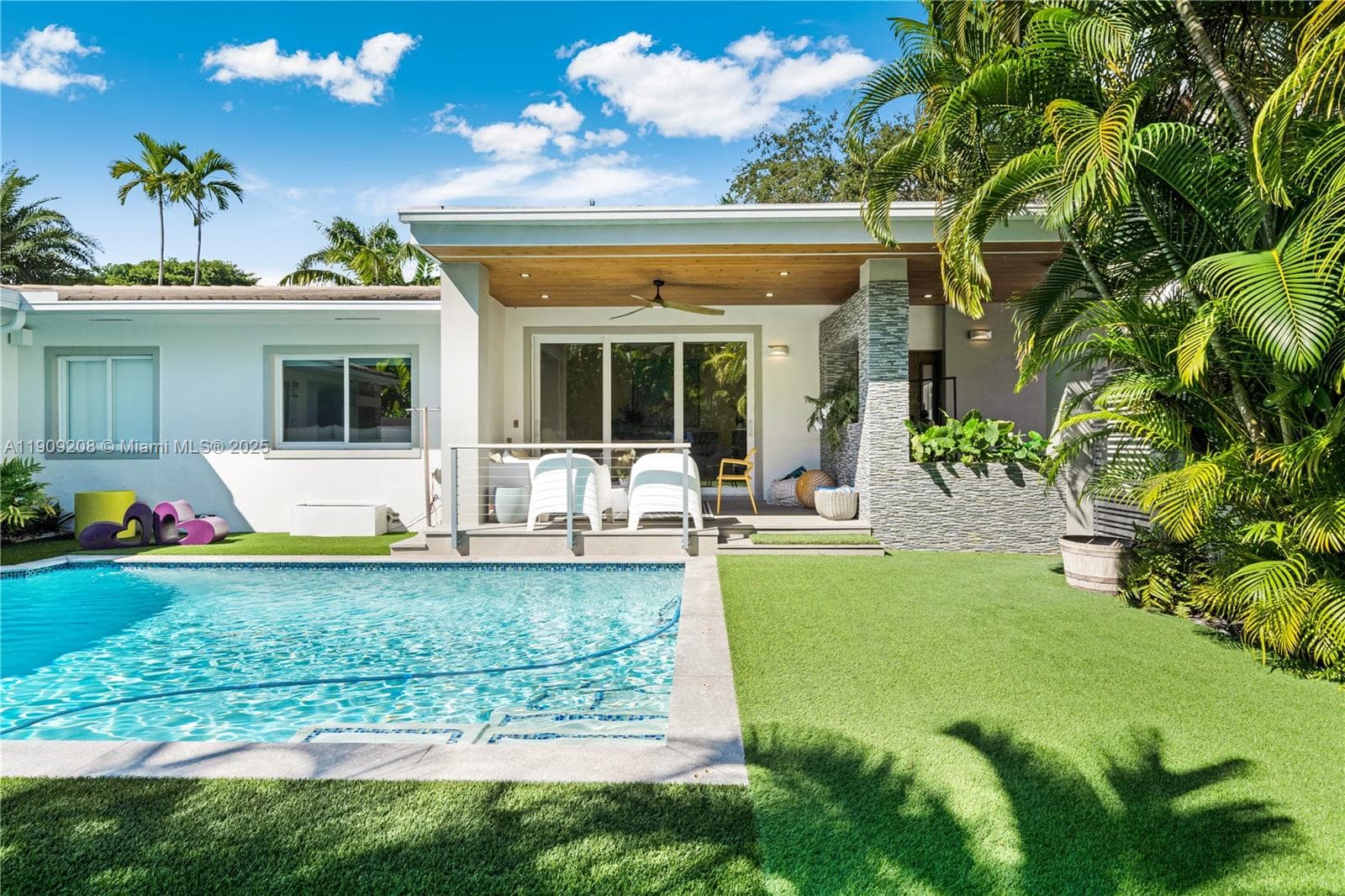 1616 S Bayshore Dr, Miami FL 33133 — 38