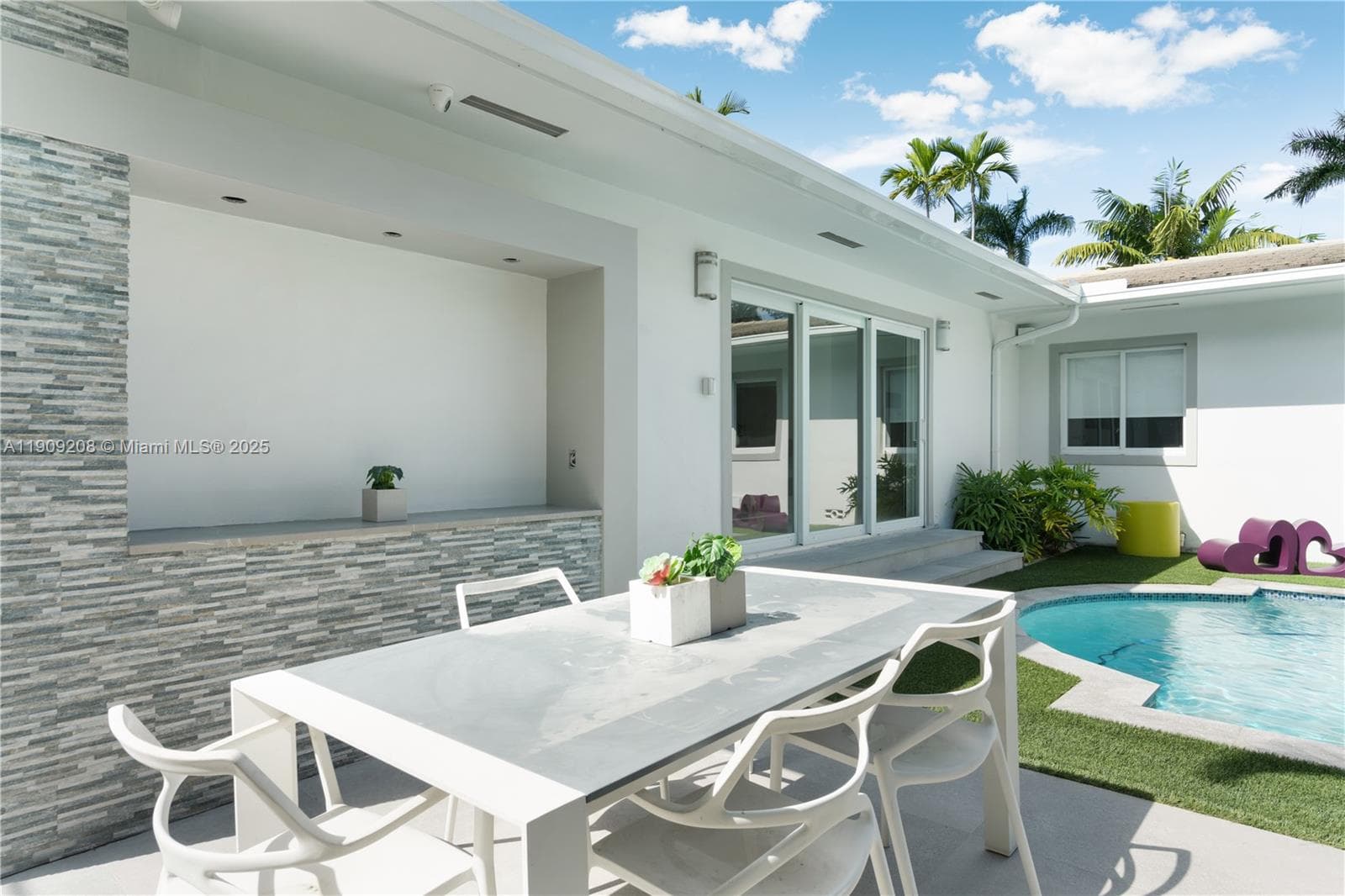 1616 S Bayshore Dr, Miami FL 33133 — 37