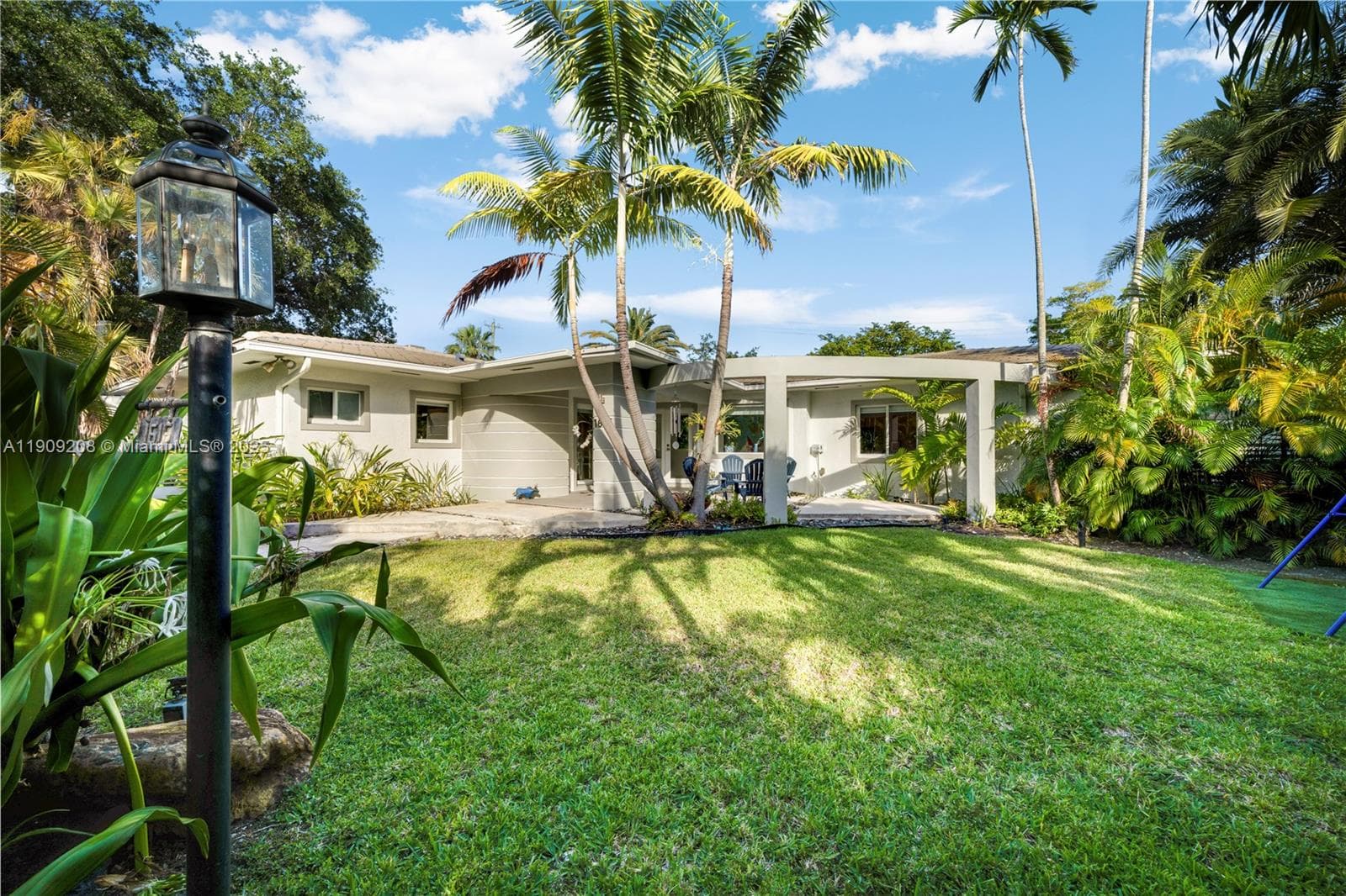1616 S Bayshore Dr, Miami FL 33133 — 35