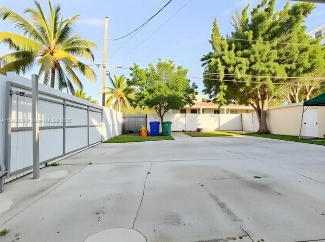 2701 SW 29th Ave, Miami FL 33133 — 14