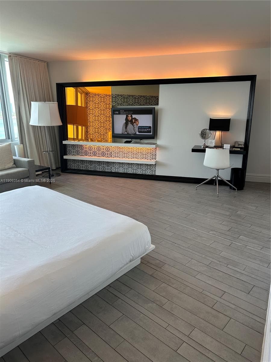 1100 West Ave # 1206, Miami Beach FL 33139 — 2