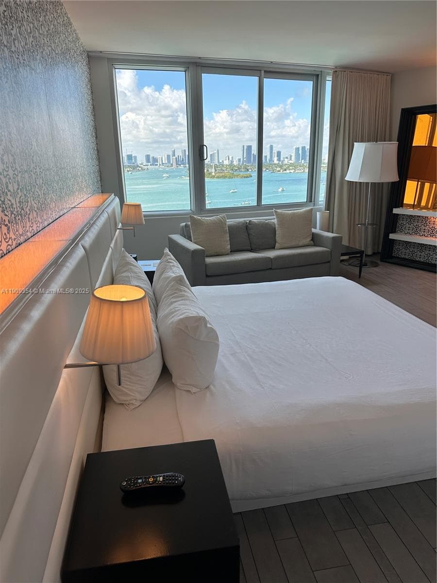 1100 West Ave # 1206, Miami Beach FL 33139 — 1