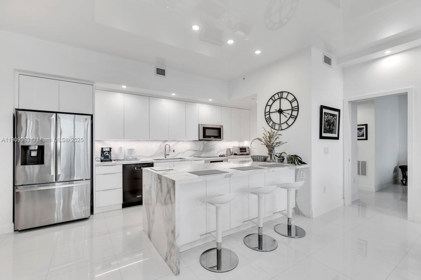 3131 NE 188th St # 1004, Aventura FL 33180 — 11