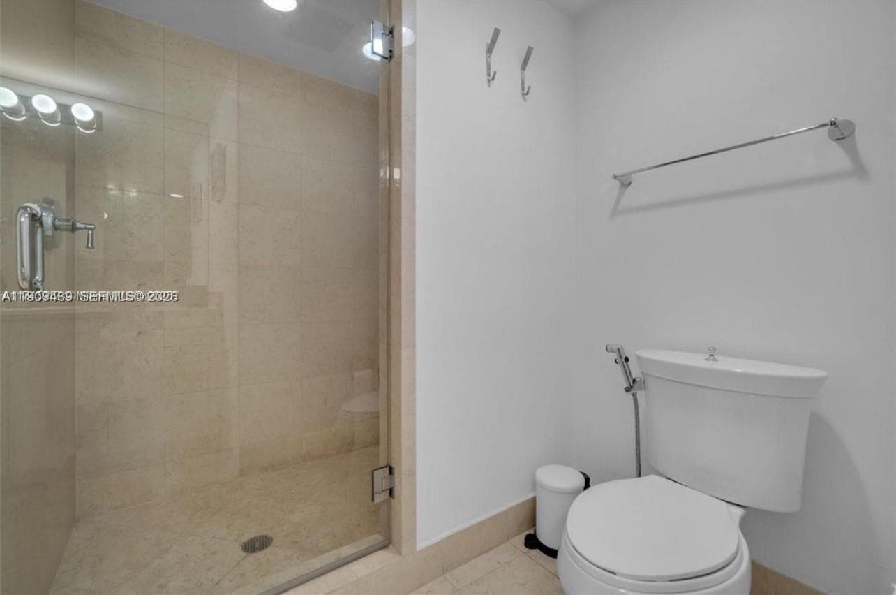 19900 E Country Club Dr # 318, Aventura FL 33180 — 17