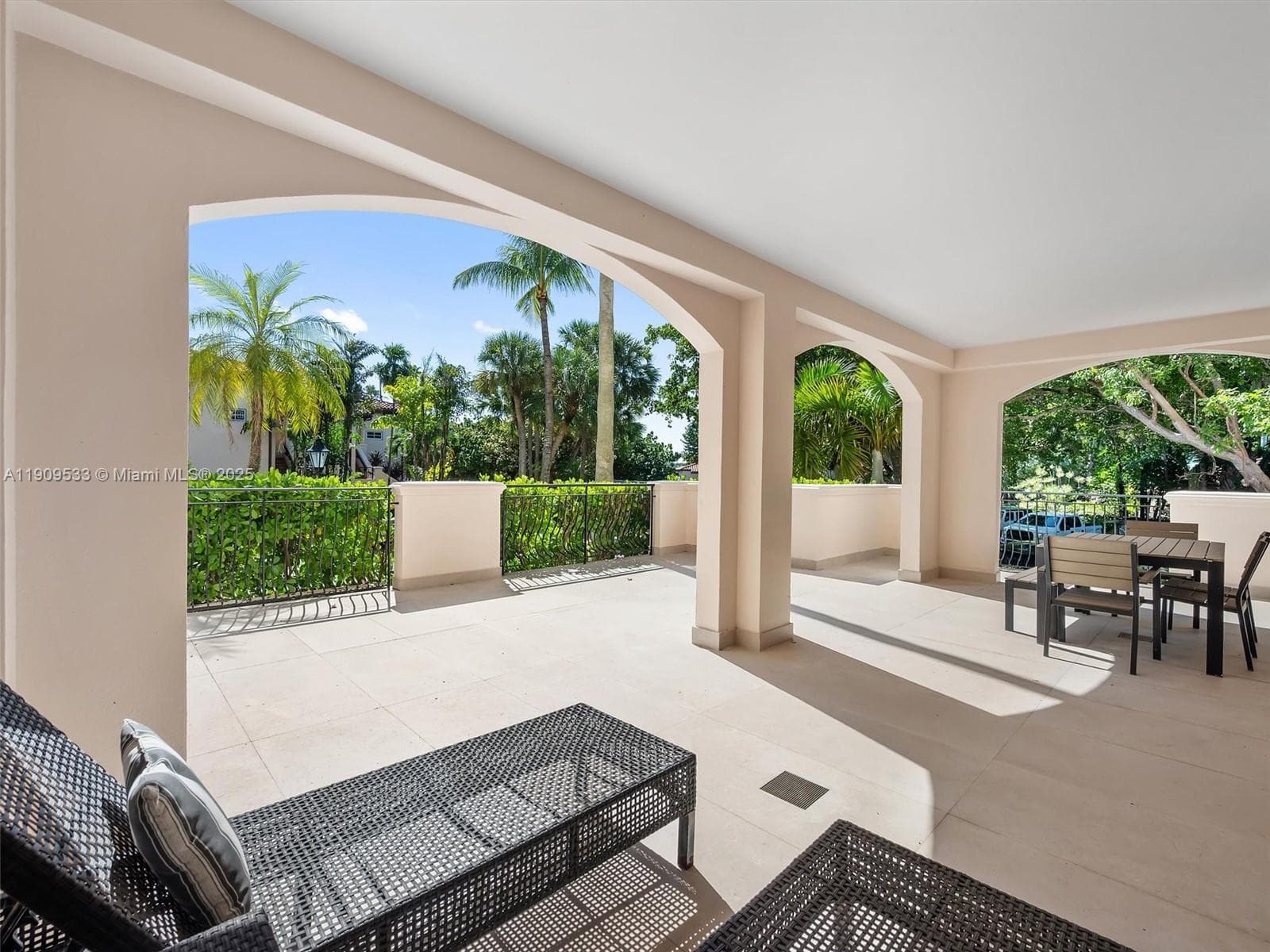 19116 Fisher Island Dr # 19116, Miami Beach FL 33109 — 2