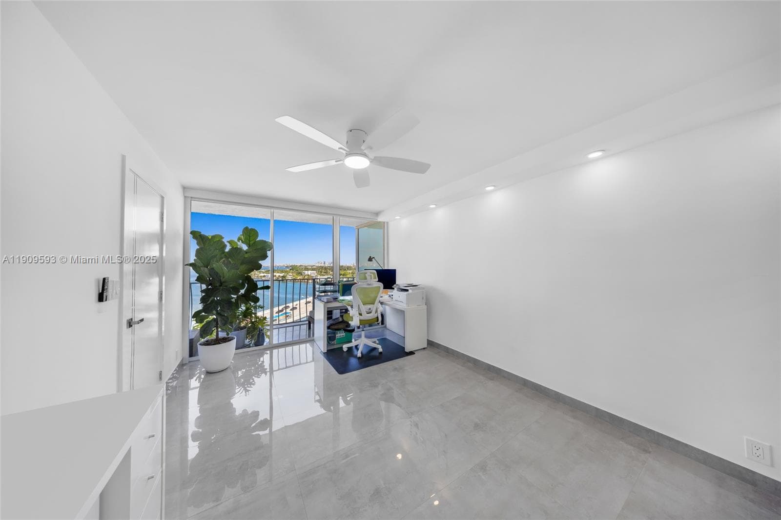 7601 E Treasure Dr # 1216, North Bay Village FL 33141 — 17