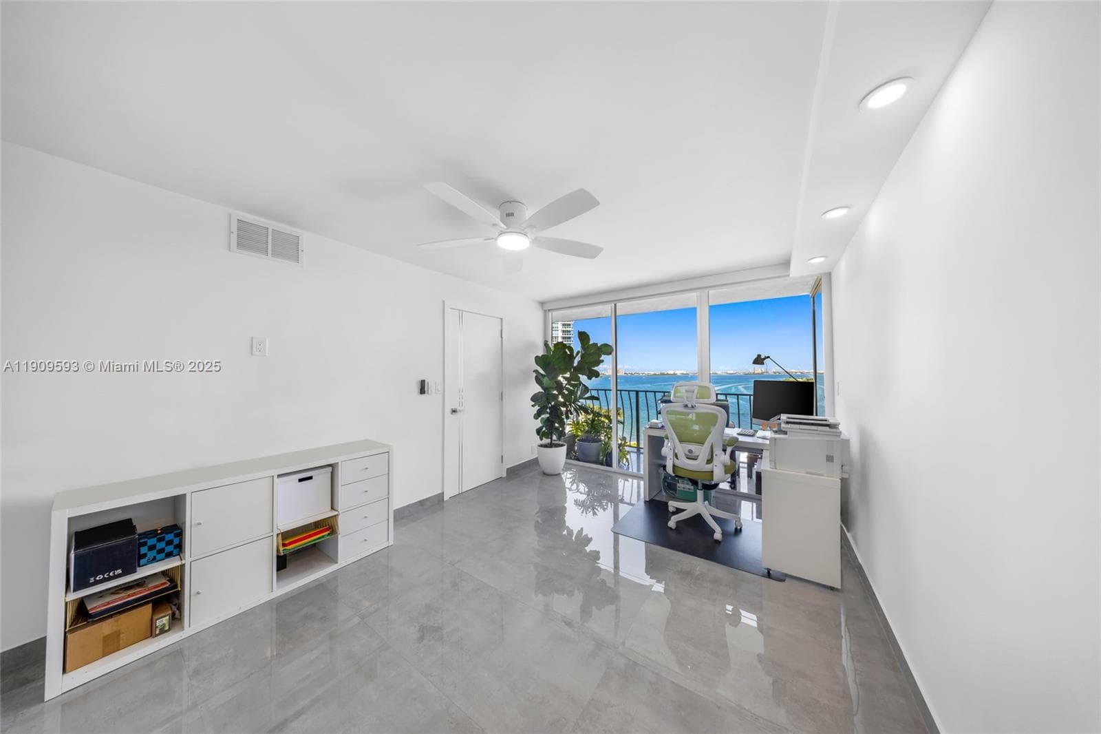 7601 E Treasure Dr # 1216, North Bay Village FL 33141 — 18