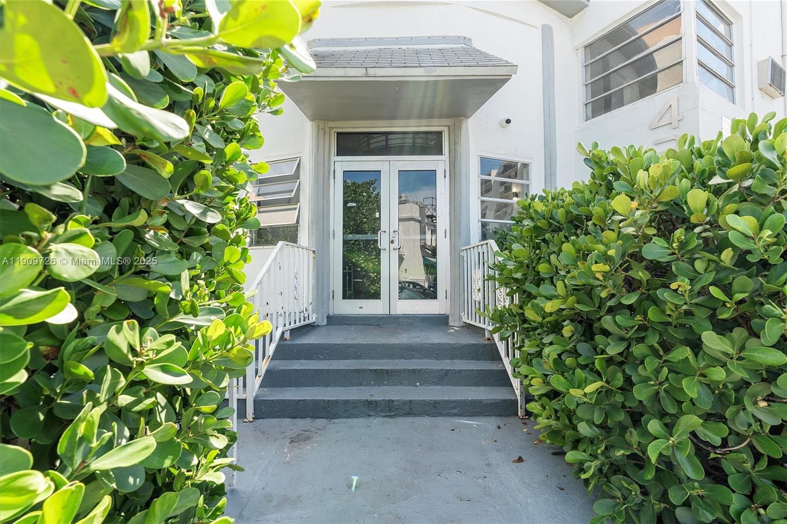 420 78th St, Miami Beach FL 33141 — 2