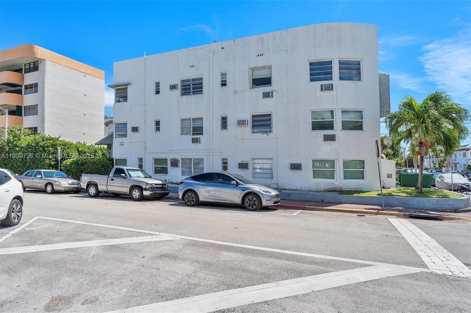 420 78th St, Miami Beach FL 33141 — 32