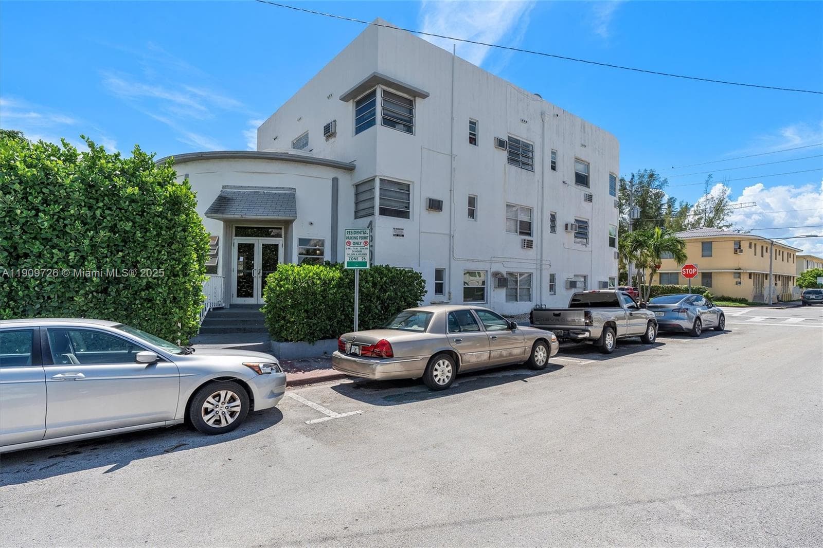 420 78th St, Miami Beach FL 33141 — 33