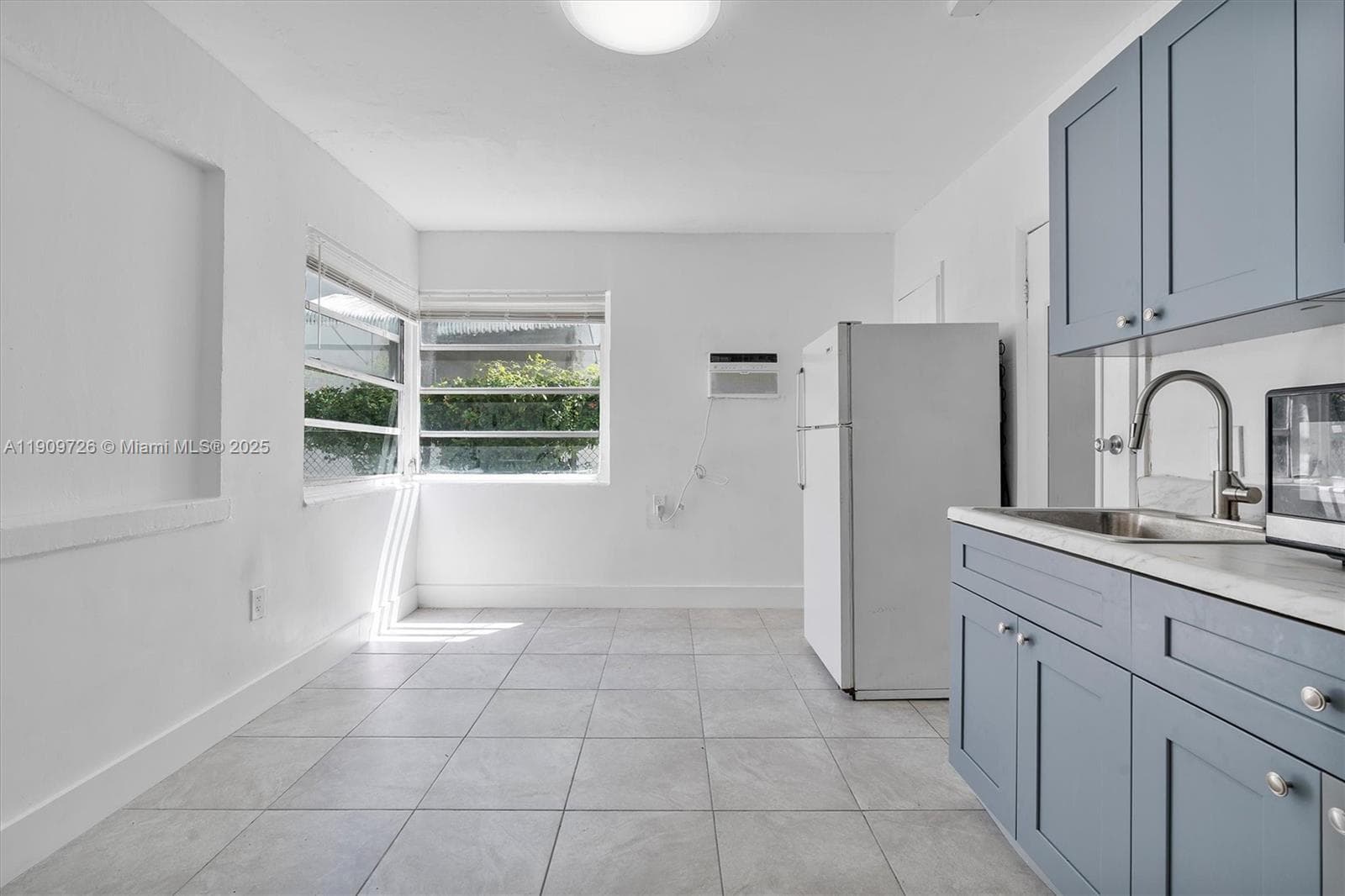 420 78th St, Miami Beach FL 33141 — 25