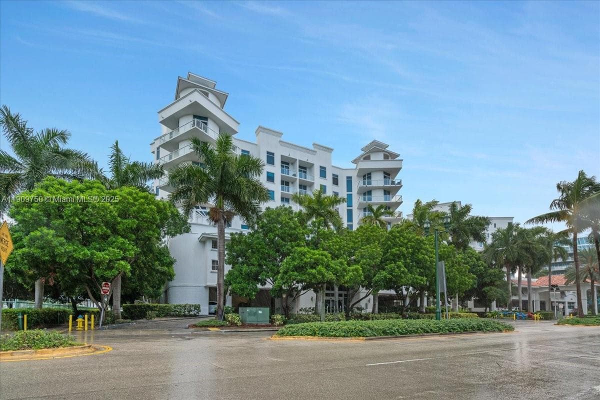 3030 NE 188 Street # 604, Aventura FL 33180 — 23