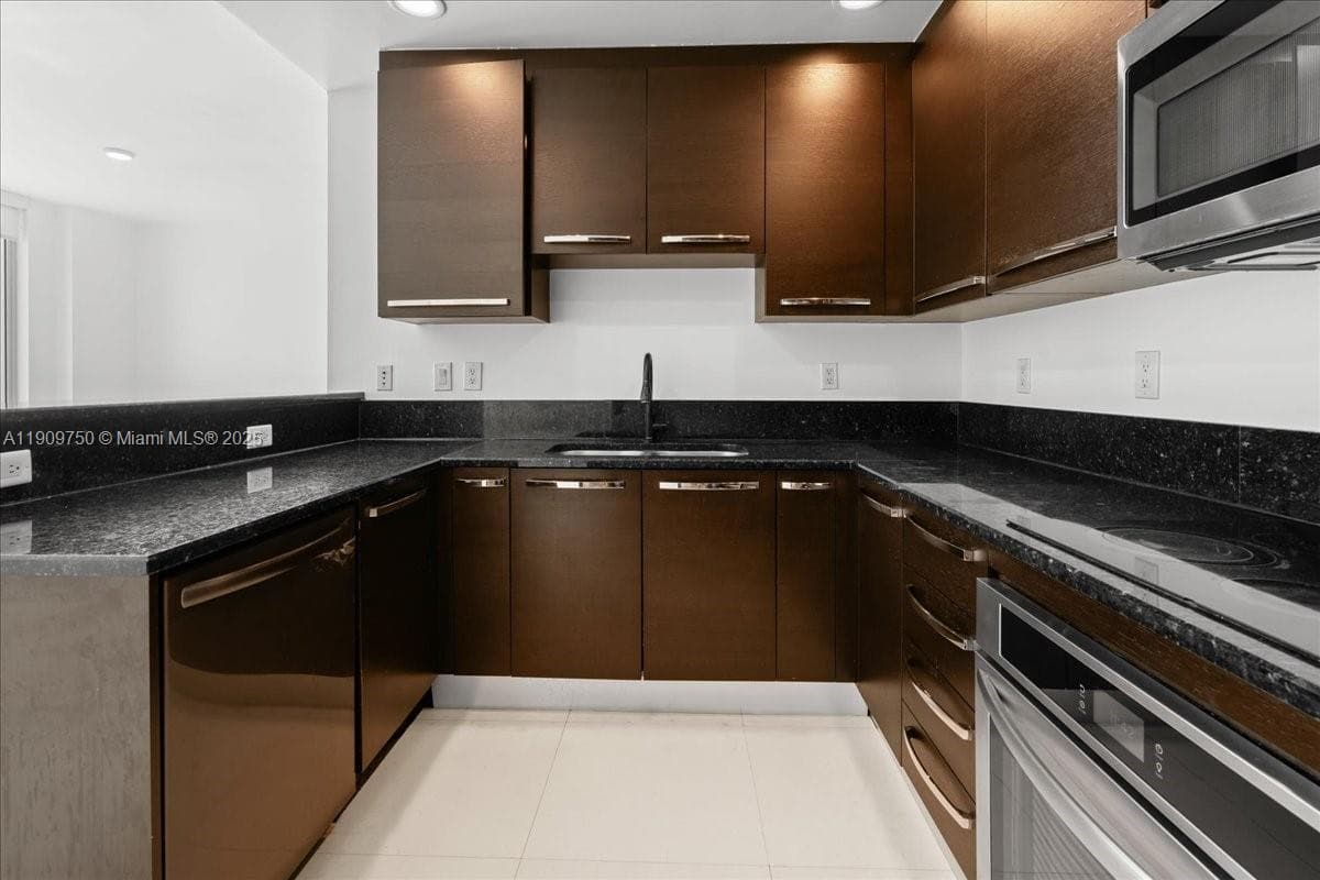 3030 NE 188 Street # 604, Aventura FL 33180 — 6