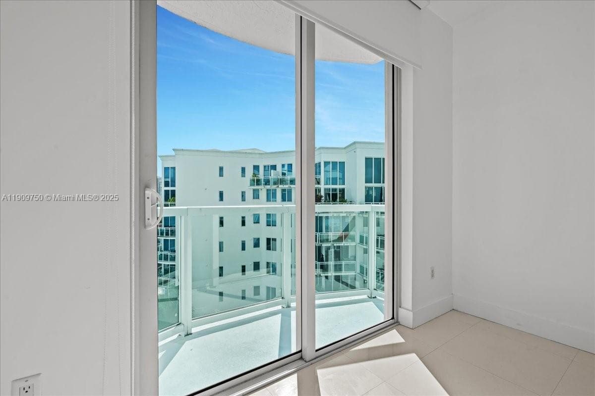 3030 NE 188 Street # 604, Aventura FL 33180 — 11