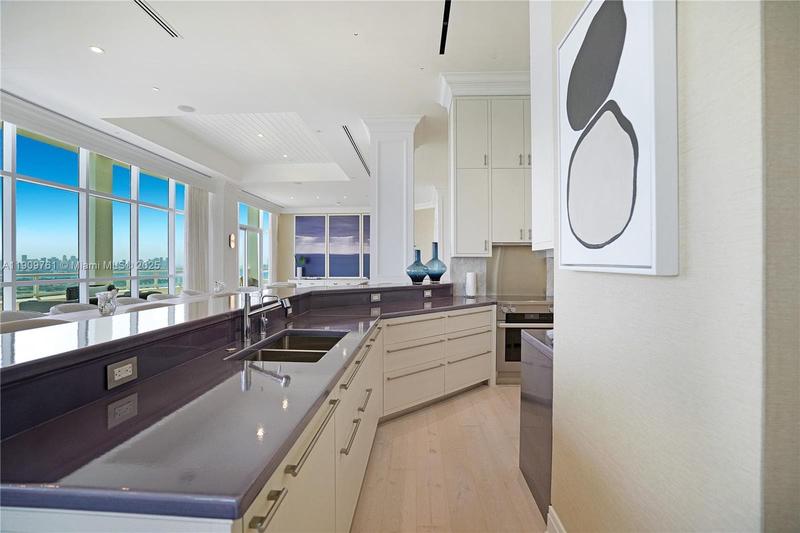 4401 Collins Ave, Miami Beach FL 33140 — 31
