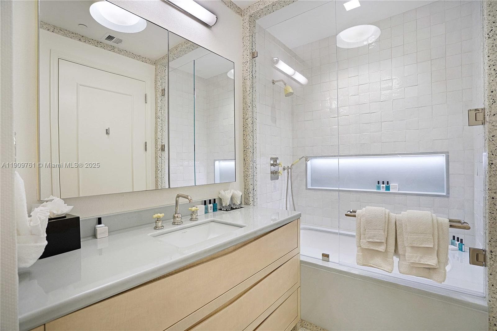 4401 Collins Ave, Miami Beach FL 33140 — 60