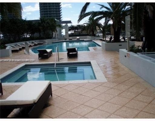 1060 Brickell Ave # 1701, Miami FL 33131 — 17