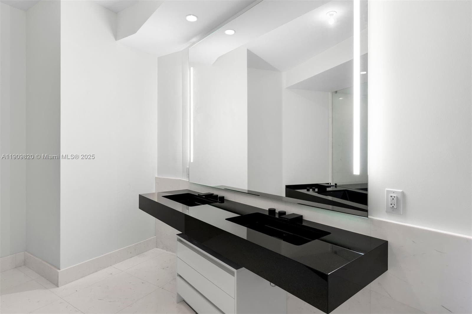 18555 Collins Ave # 3205, Sunny Isles Beach FL 33160 — 27