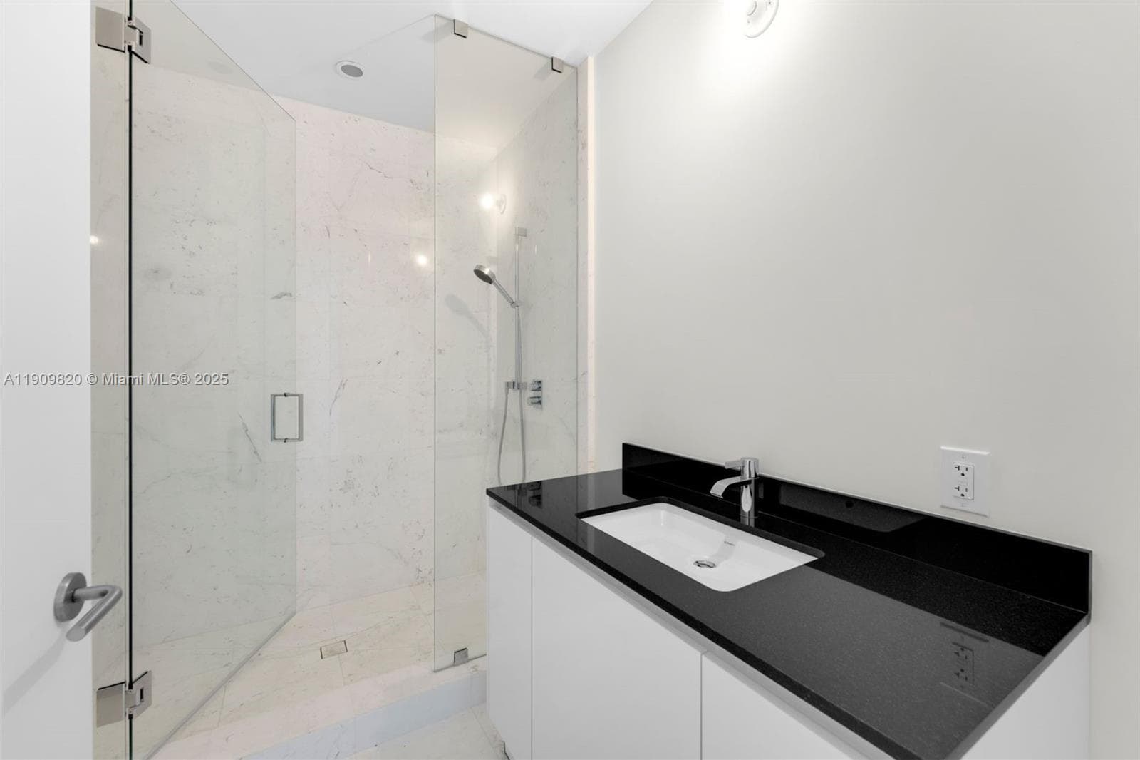 18555 Collins Ave # 3205, Sunny Isles Beach FL 33160 — 34