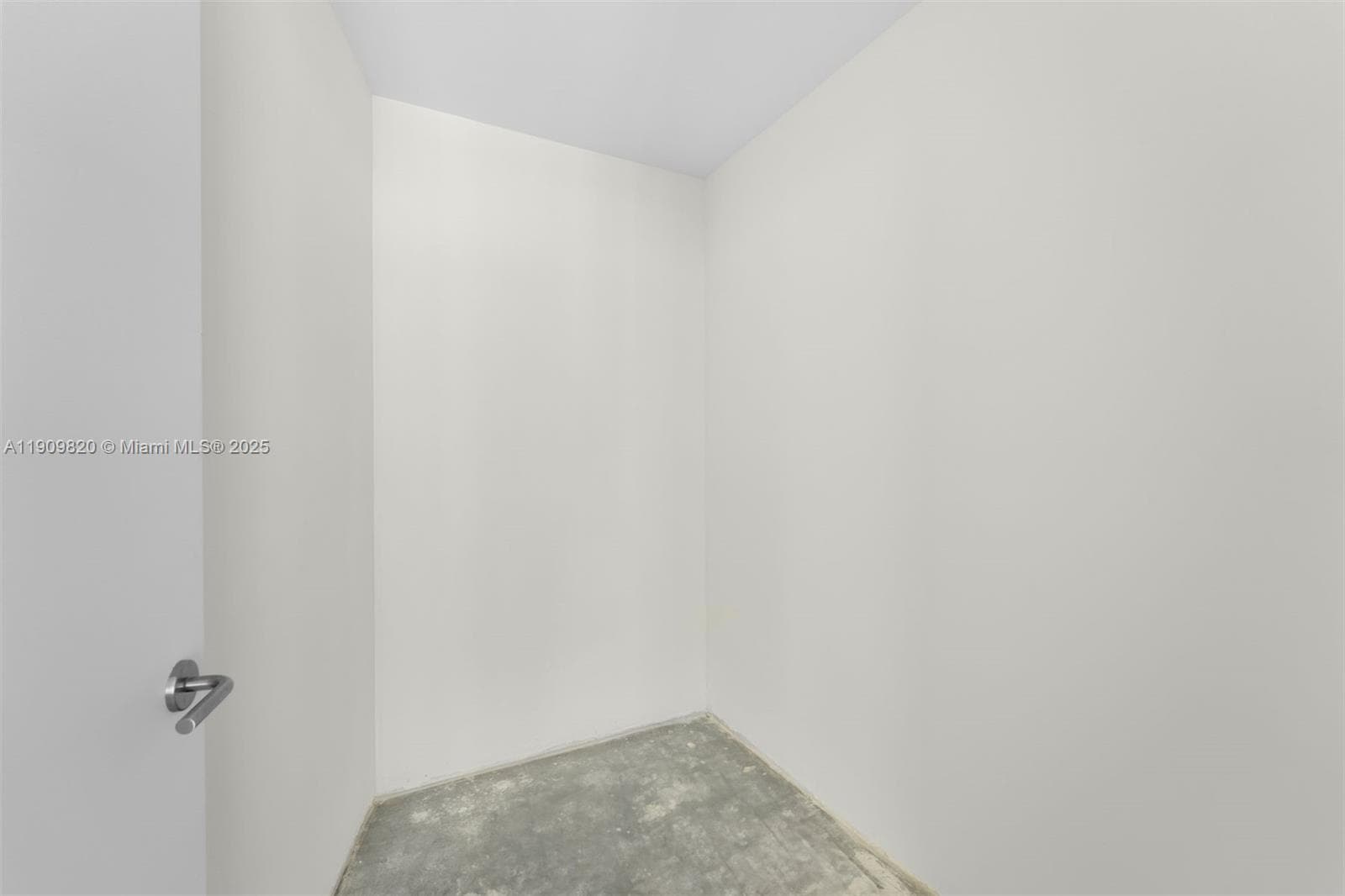 18555 Collins Ave # 3205, Sunny Isles Beach FL 33160 — 33
