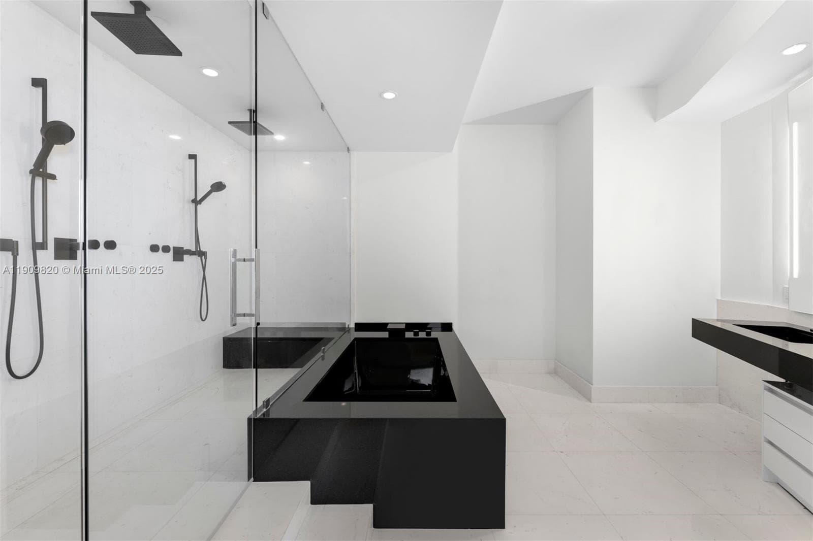 18555 Collins Ave # 3205, Sunny Isles Beach FL 33160 — 25