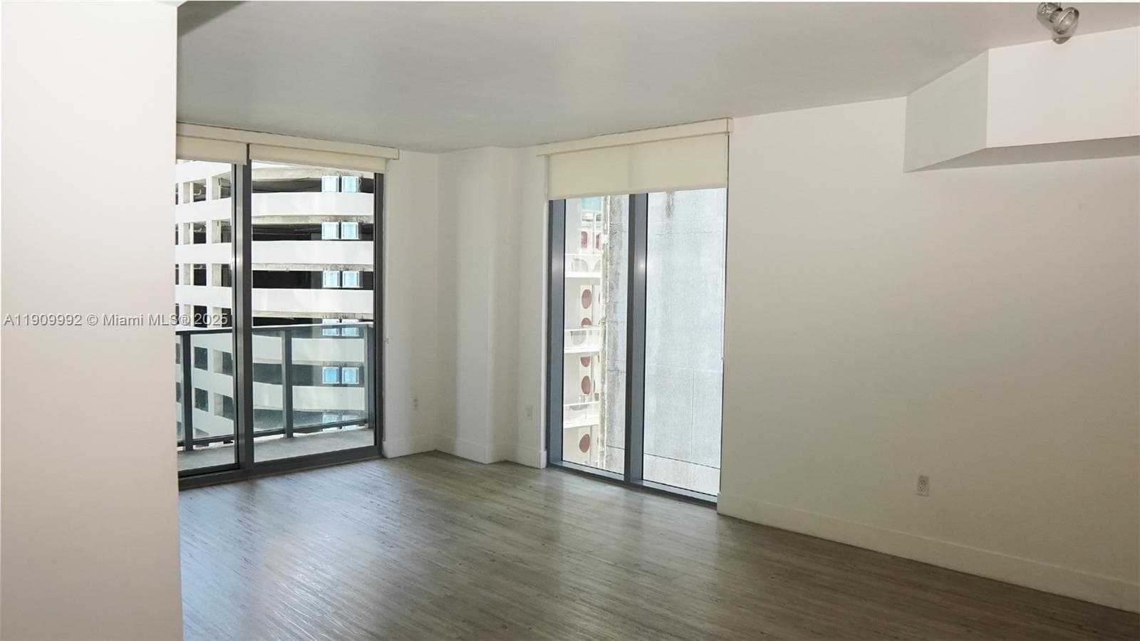 31 SE 6th St # 1108, Miami FL 33131 — 9