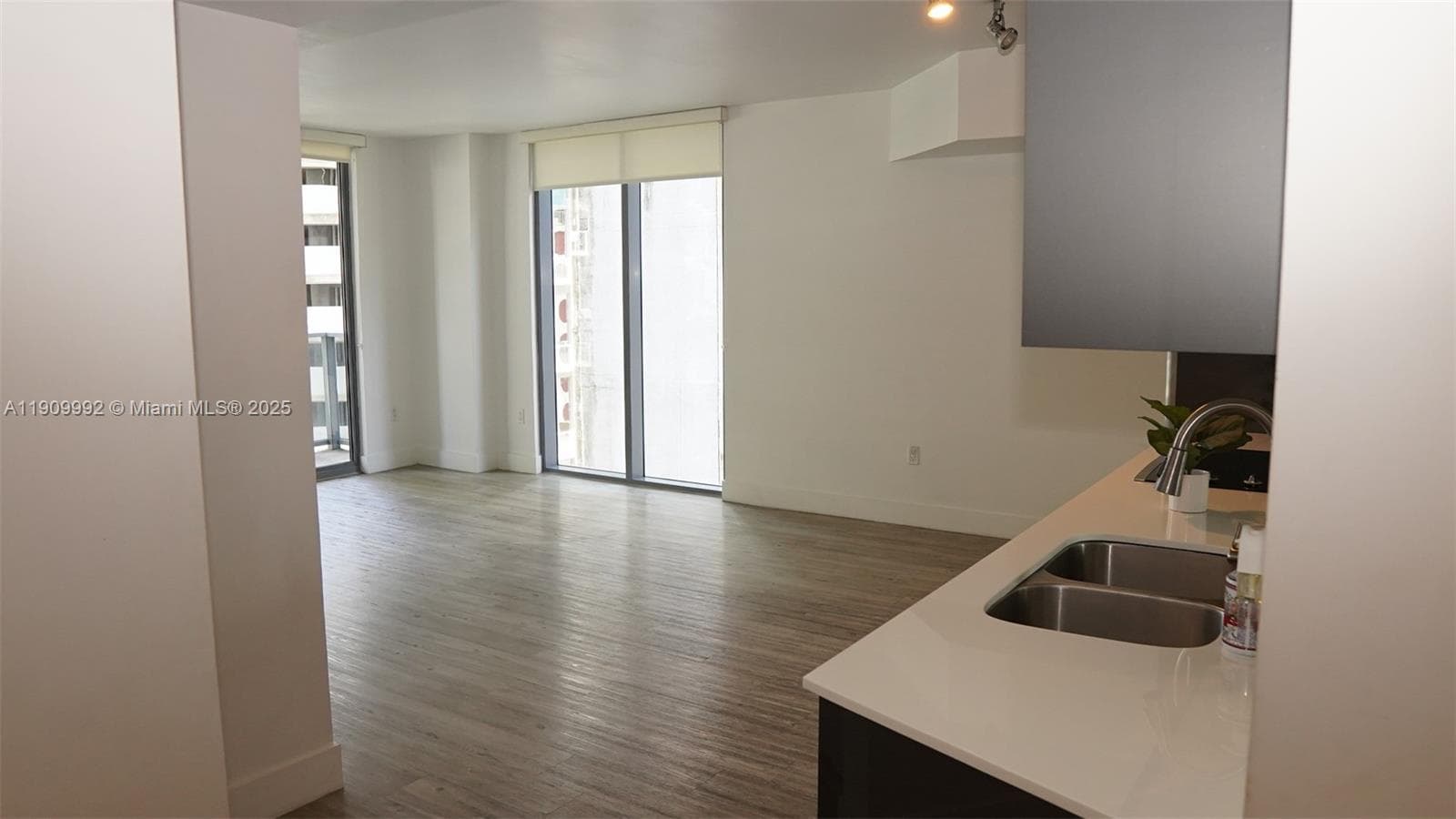 31 SE 6th St # 1108, Miami FL 33131 — 10