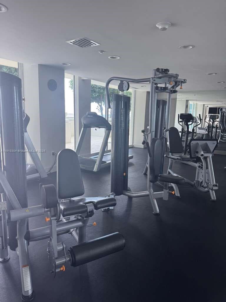 5025 Collins Ave # 1602, Miami Beach FL 33140 — 30