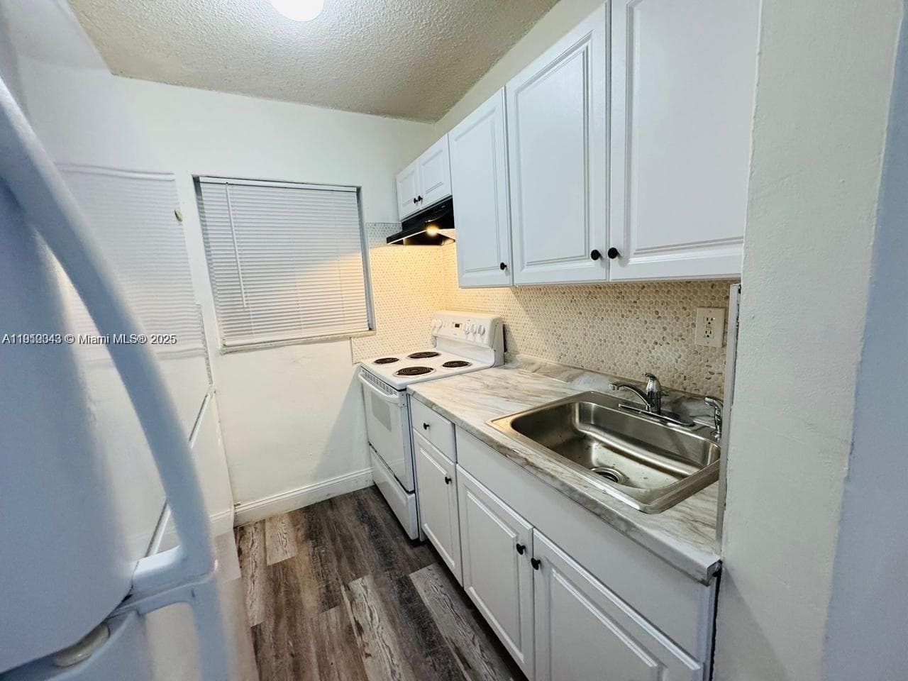 932 NW 5th St, Miami FL 33128 — 9