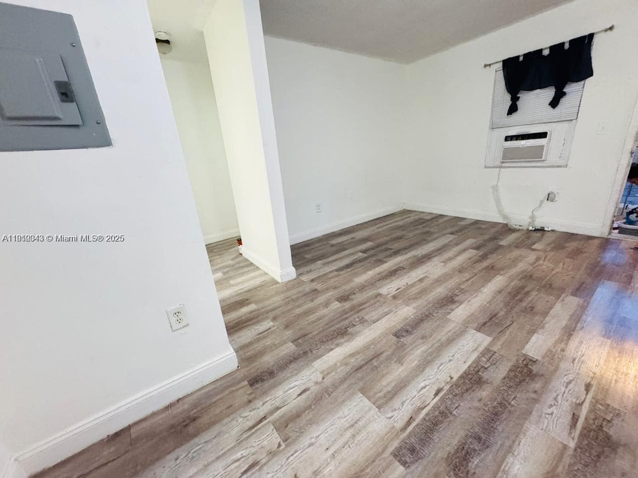 932 NW 5th St, Miami FL 33128 — 8