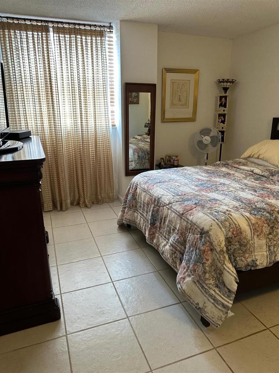 2821 NE N Miami Beach Boulevard # 3M, North Miami Beach FL 33160 — 5
