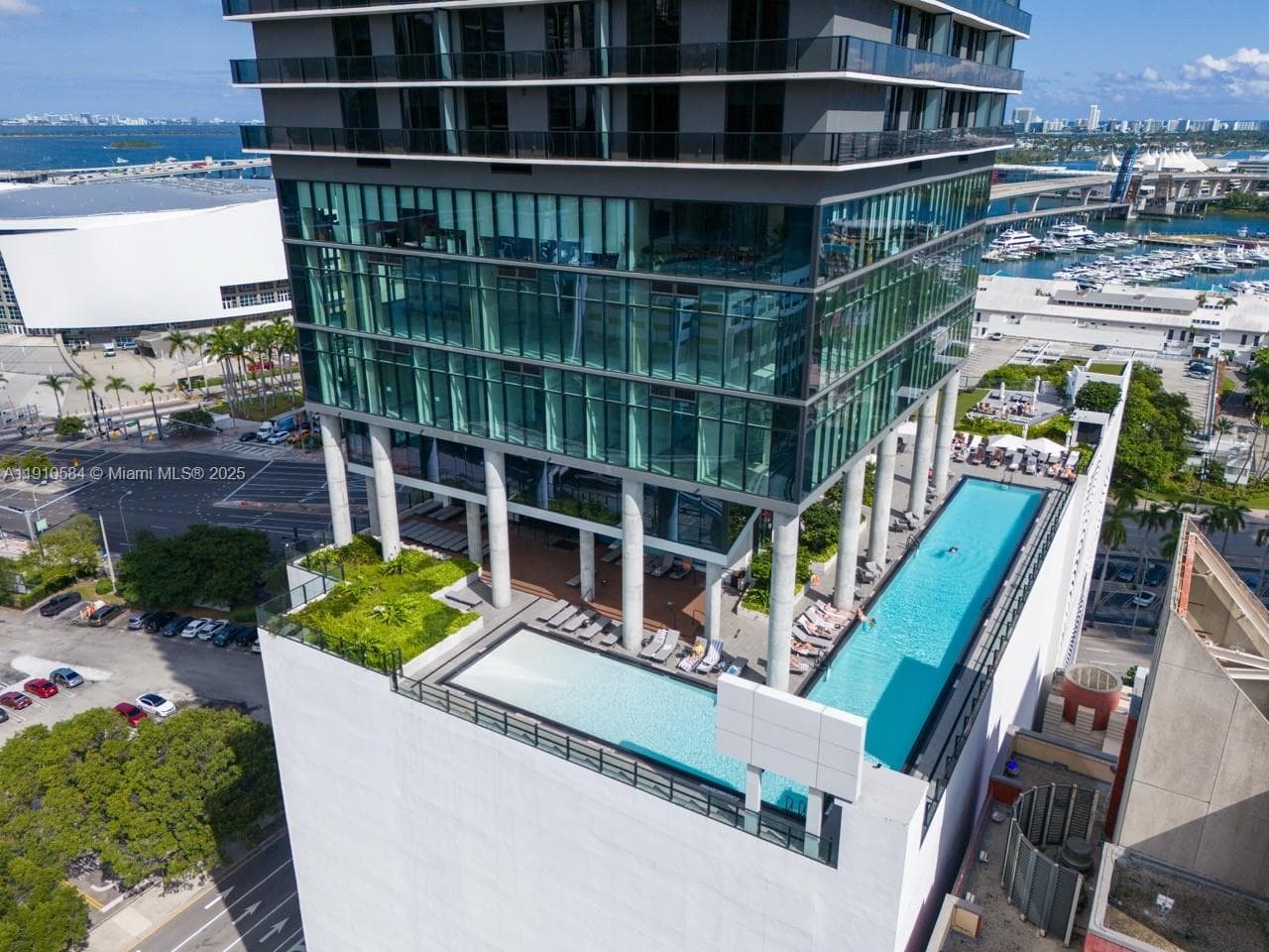 398 NE 5th St # 1811, Miami FL 33132 — 32