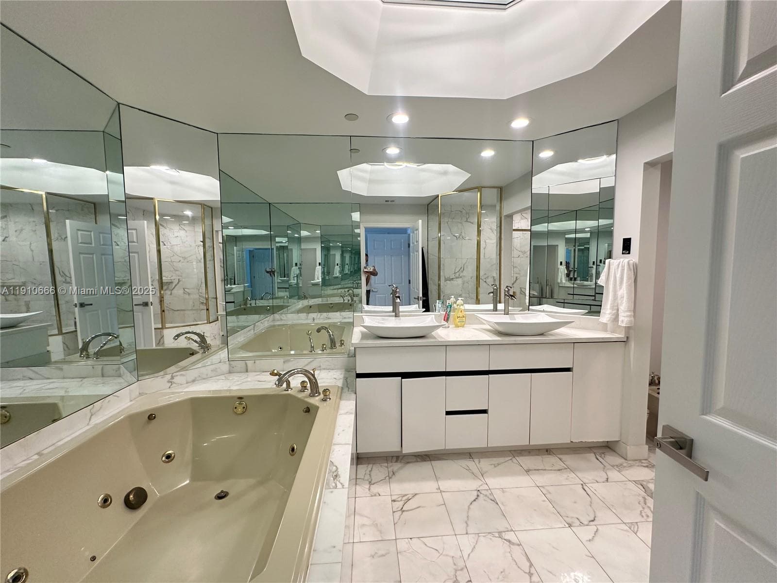 3900 Island Blvd # 303, Aventura FL 33160 — 27