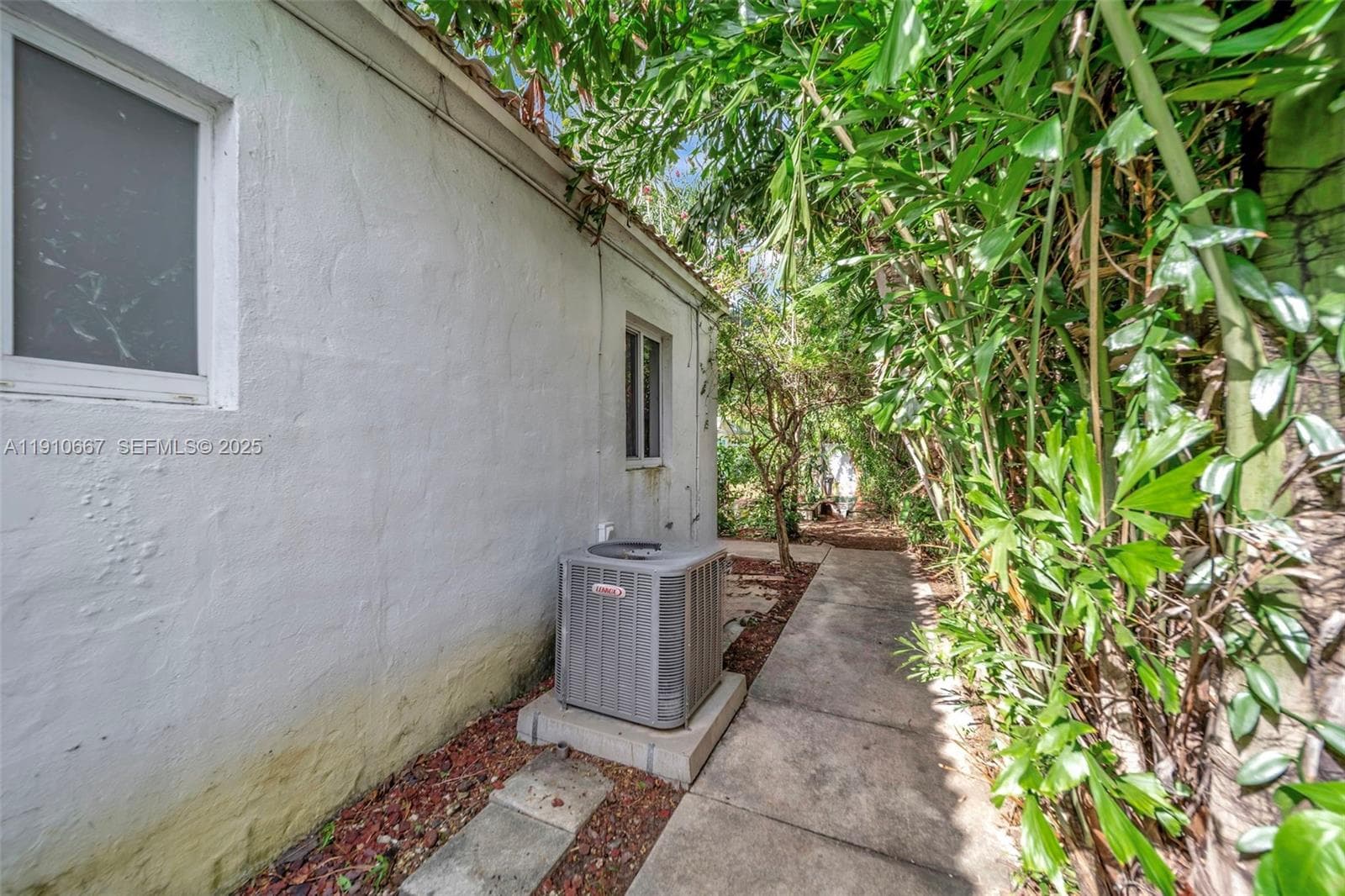 619 NE 87th St, Miami FL 33138 — 33