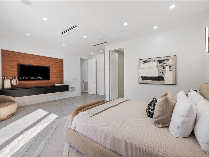 270 N Shore Dr, Miami Beach FL 33141 — 17