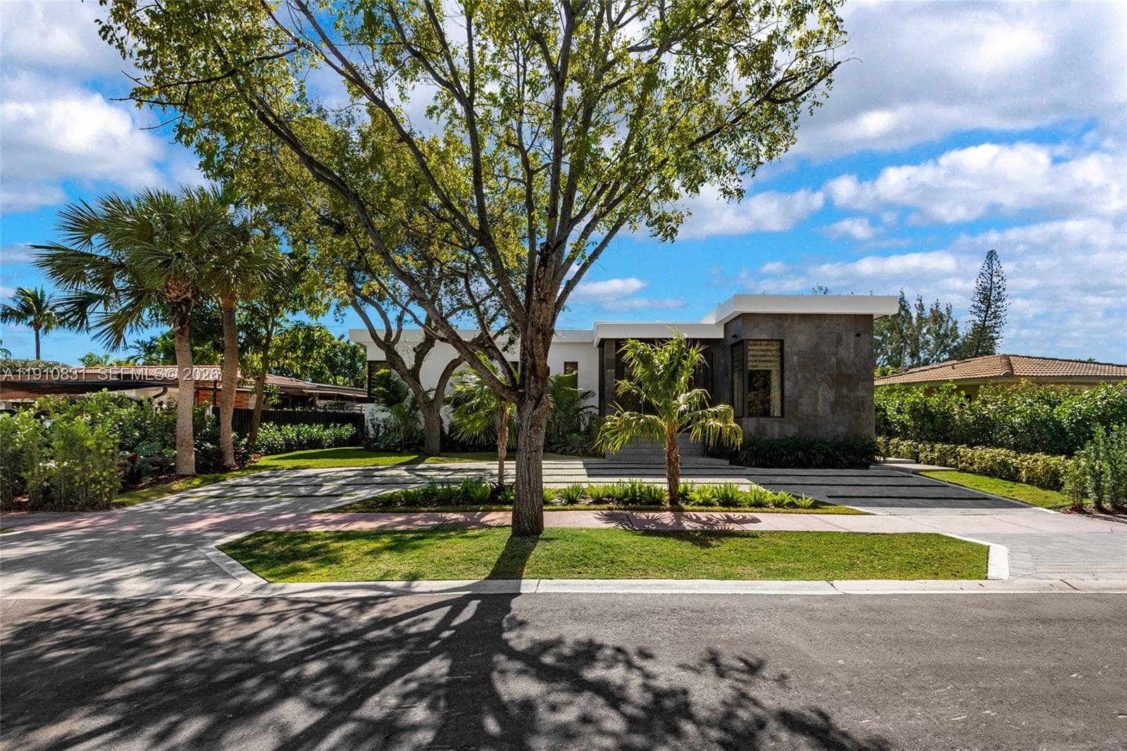 270 N Shore Dr, Miami Beach FL 33141 — 1