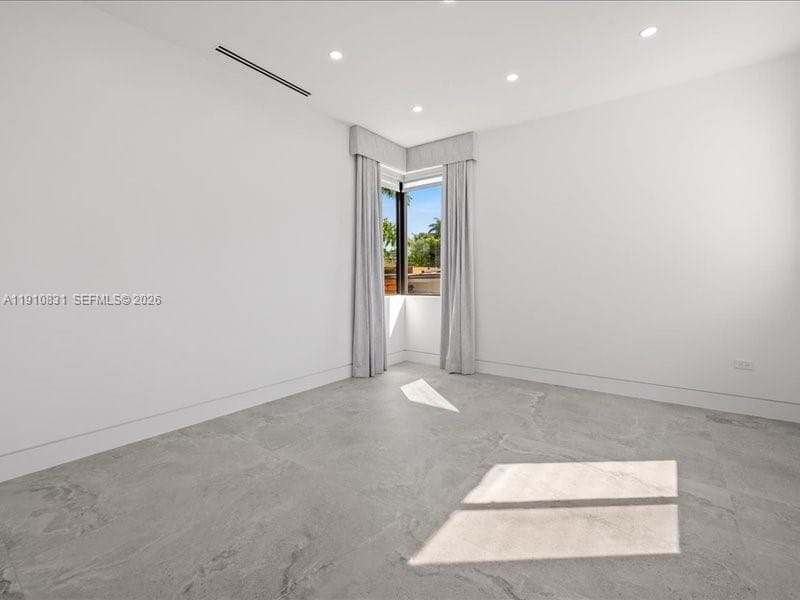 270 N Shore Dr, Miami Beach FL 33141 — 24