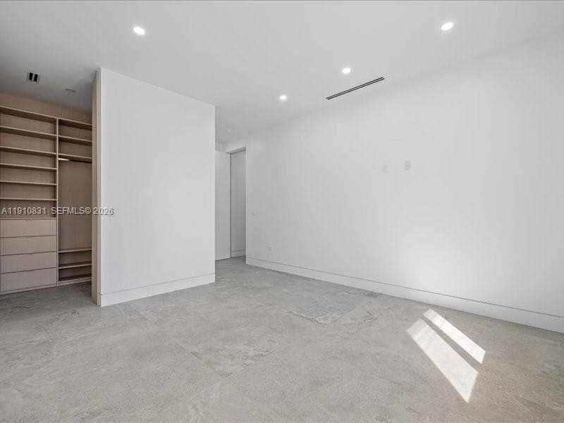 270 N Shore Dr, Miami Beach FL 33141 — 29