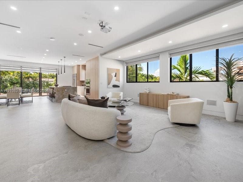 270 N Shore Dr, Miami Beach FL 33141 — 8