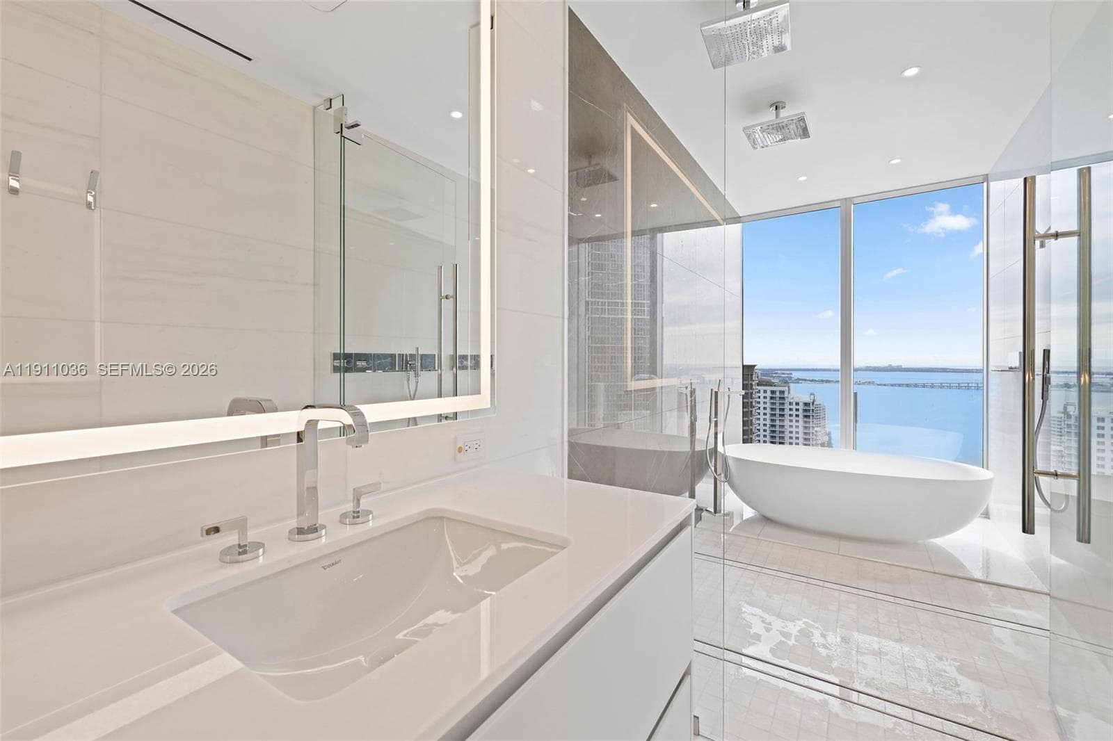 300 Biscayne Blvd Way # 3404, Miami FL 33131 — 24