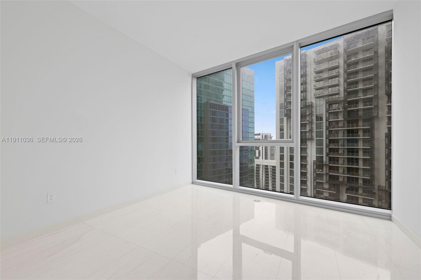 300 Biscayne Blvd Way # 3404, Miami FL 33131 — 33